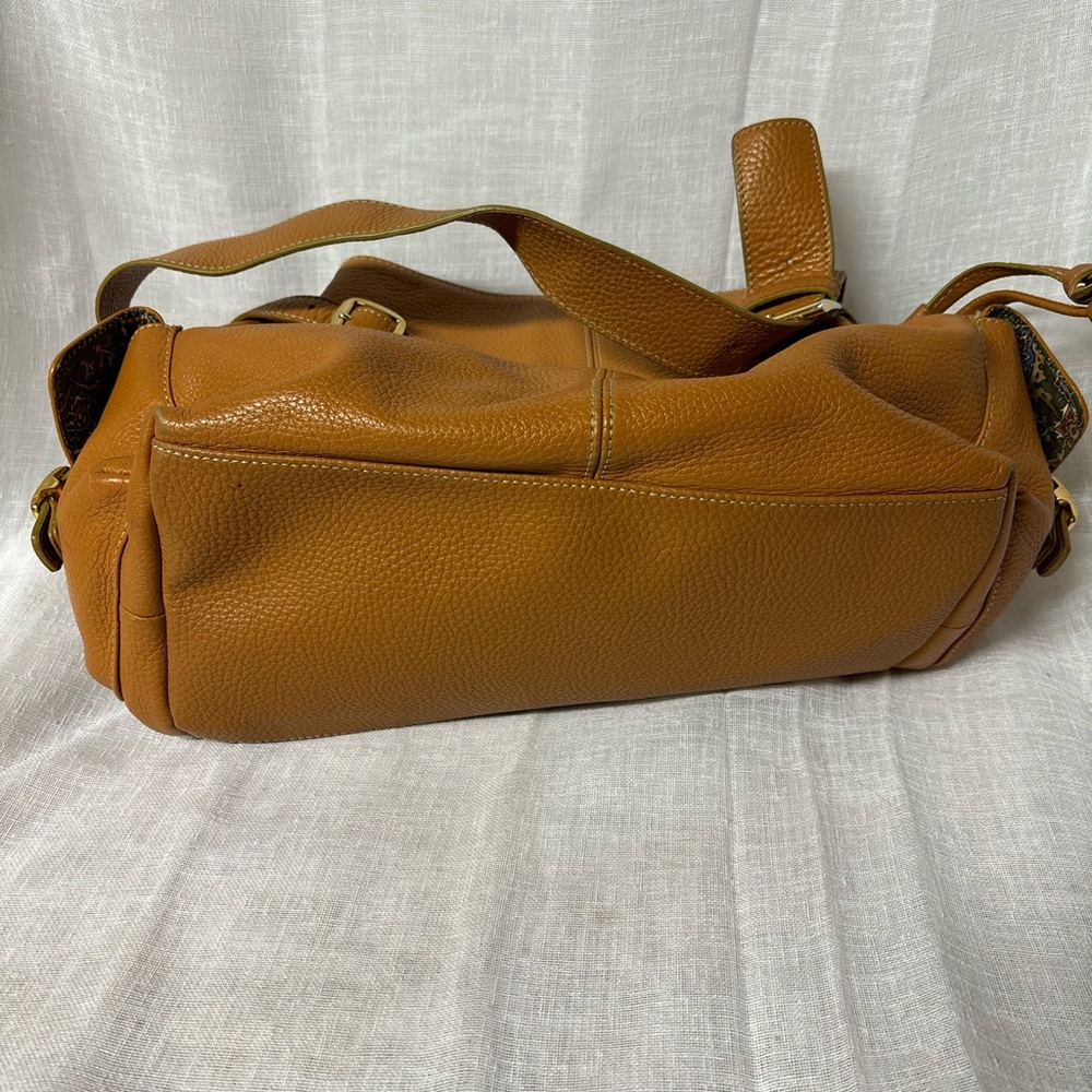 MAXX NY Tan/Camel pebbled faux leather shoulder bag multi-compartment adj. strap - Picture 5 of 10